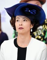 帽子をかぶって登場した水野美紀＝東京・シャトーアメーバ（撮影・開出牧）