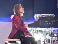 ピアノを演奏するＹＯＳＨＩＫＩ＝パシフィコ横浜（撮影・園田高夫）