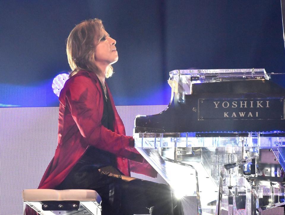 ピアノを演奏するＹＯＳＨＩＫＩ＝パシフィコ横浜（撮影・園田高夫）