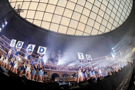 　ステージには「ＲＯＡＤ　ＴＯ　２０２０」の文字が掲げられた