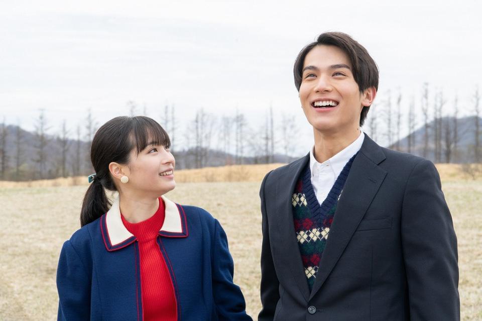 坂場（中川大志）はなつ（広瀬すず）が多くの人から愛情を受けて育ったことを実感する