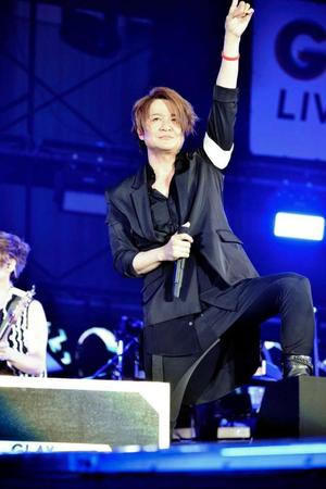 　盛り上げるＧＬＡＹのＴＥＲＵ＝埼玉県・メットライフドーム