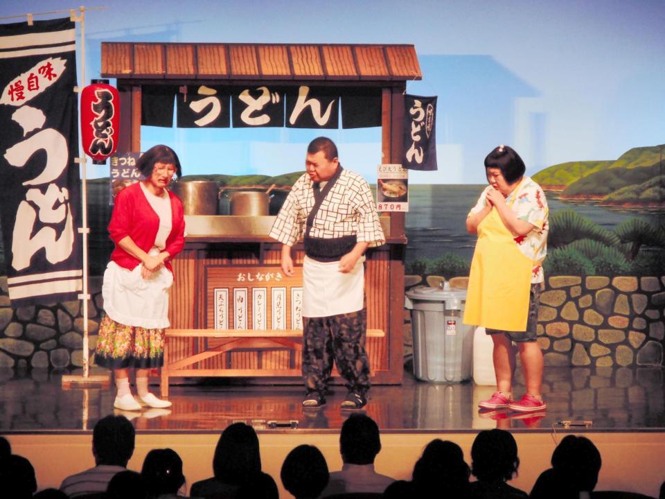 「ＳＤＧｓ新喜劇」に出演した（左から）すっちー、川畑泰史、酒井藍＝大阪市内