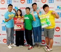 「淀川勘平マラソン２０２０」会見に出席した（左から）石田靖、福本愛菜、間寛平、たむらけんじ、ミサイルマン・西代洋＝大阪・吉本興業