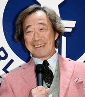 笑顔で喜びを語る武田鉄矢＝東京・ギネスワールドレコーズジャパン（撮影・開出牧）