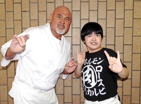 　ドラマで初共演している加藤諒（右）と武藤敬司＝都内