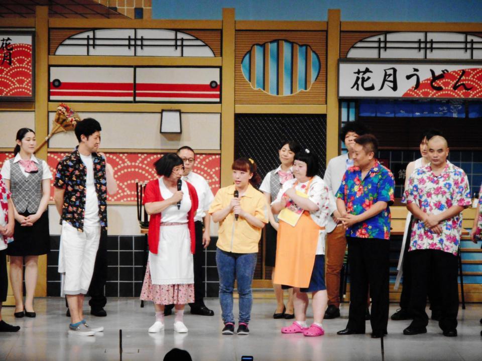 舞台復帰を報告する森田まりこ（中央）＝大阪・なんばグランド花月