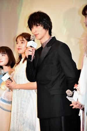 初日舞台あいさつに登場した横浜流星＝東京・新宿バルト９