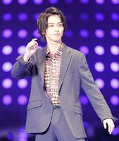 東京ガールズコレクションに登場した横浜流星＝さいたまスーパーアリーナ（撮影・堀内翔）