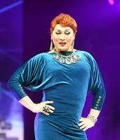 　ポーズを決めるナジャ・グランディーバ＝ワールド記念ホール（撮影・山口登）