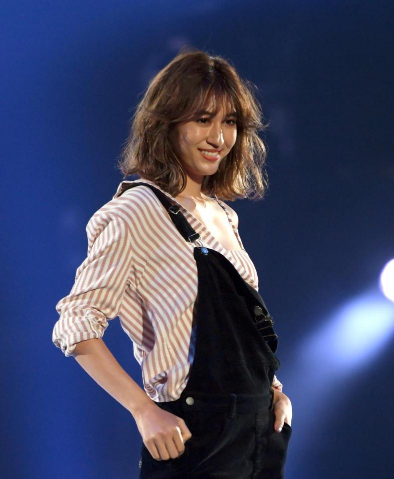 　有末麻祐子＝ワールド記念ホール（撮影・山口登）