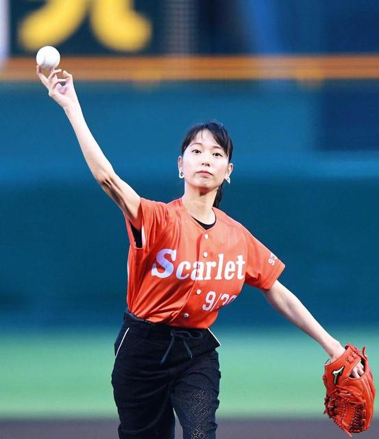 BBM 2020 戸田恵梨香　始球式カード　50枚限定　2nd Version 楽天市場】bbm 始球式の通販