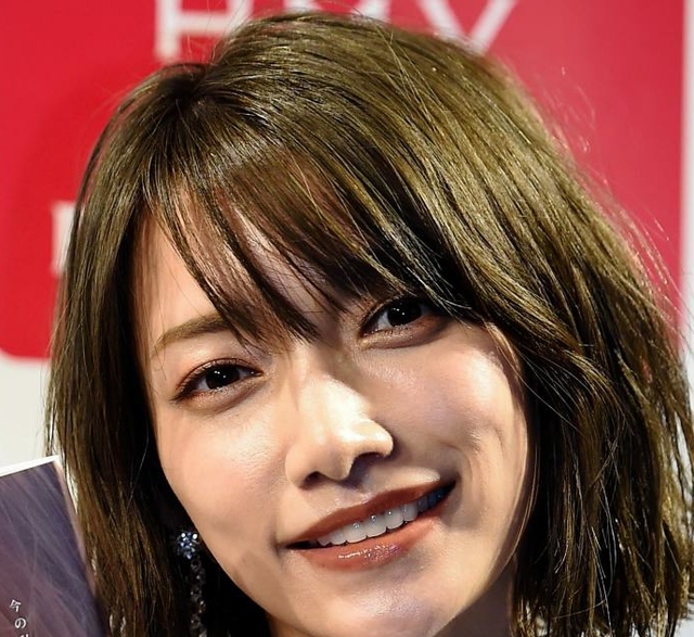 後藤真希 ３４歳の誕生日 豪華ケーキで家族が祝福 赤い口紅セクシー写真も 芸能 デイリースポーツ Online