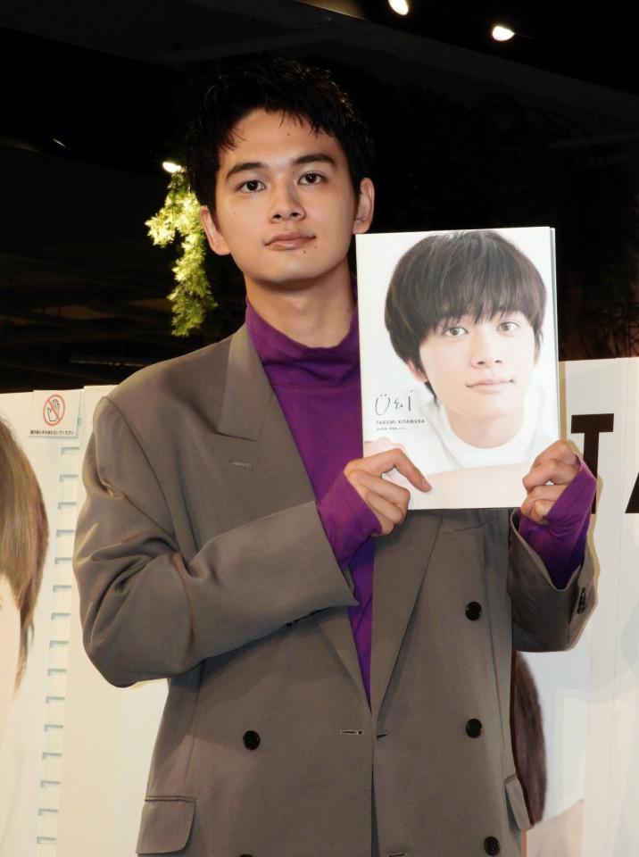 ファースト写真集発売記念イベントを行った北村匠海＝都内