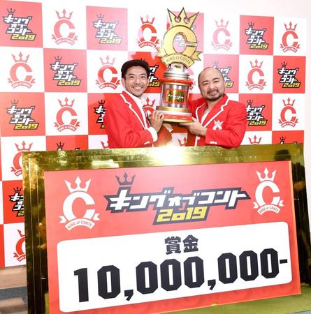 　今年のキングオブコントを制したどぶろっくの森慎太郎（左）と江口直人＝９月２１日、ＴＢＳ