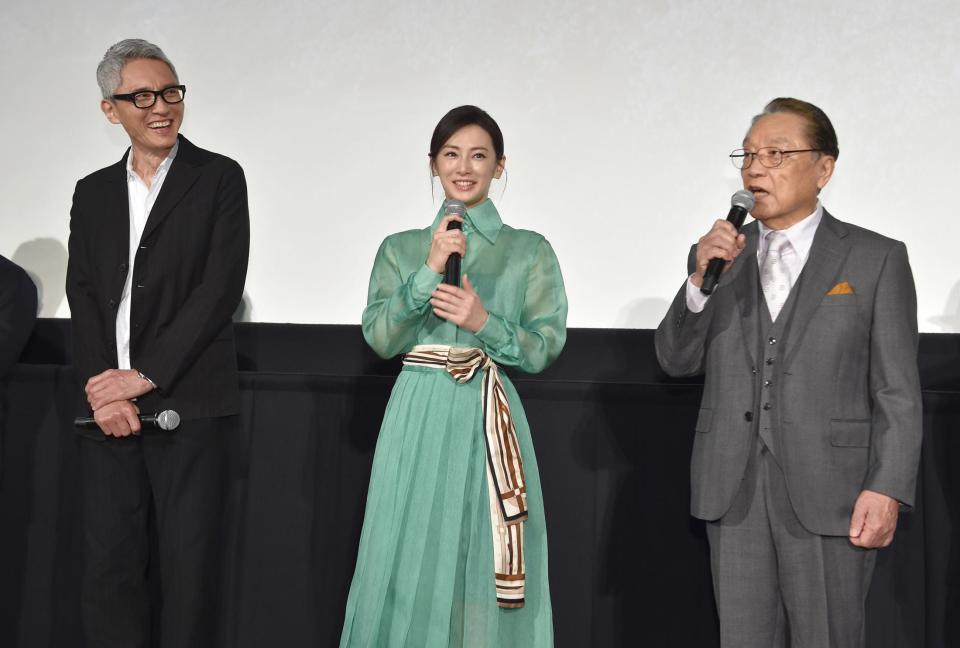 トークで舞台あいさつを盛り上げる（左から）松重豊、北川景子、伊東四朗＝東京・新宿ピカデリー（撮影・金田祐二）