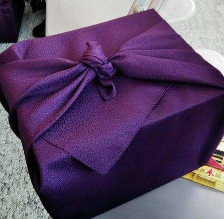 配布された木箱