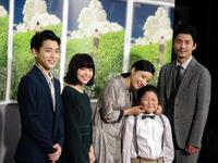 ドラマ「少年寅次郎」の制作発表会見に登場した（左から）泉澤祐希、岸井ゆきの、井上真央、藤原颯音君、毎熊克哉＝東京・渋谷のＮＨＫ