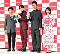 イベントに登場した（左から）星野源、新田真剣佑、長谷川博己、浜辺美波＝東京・ベルサール汐留