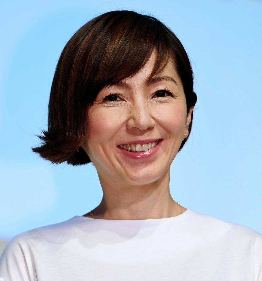 イベントに登場し笑顔をふりまく渡辺満里奈＝東京・ロイヤルパークホテル（撮影・開出牧）