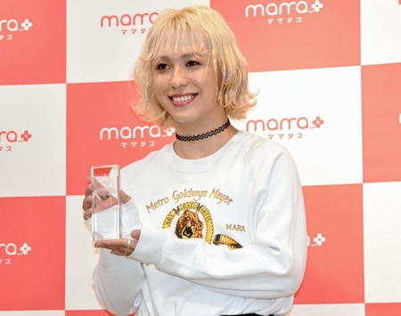 　授賞式に出席したりゅうちぇる＝東京＝Ｃ　Ｃｈａｎｎｅｌラウンジ