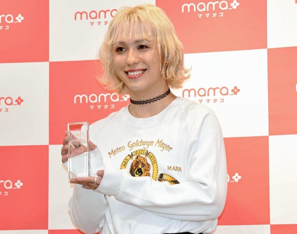 　授賞式に出席したりゅうちぇる＝東京＝Ｃ　Ｃｈａｎｎｅｌラウンジ