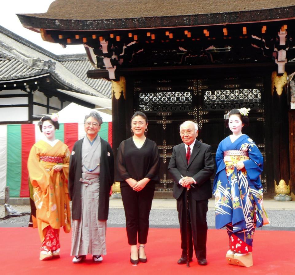 真由子 父 津川雅彦さんの代理で曽祖父 牧野省三賞受賞 墓前に報告 光栄 芸能 デイリースポーツ Online