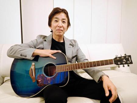 作曲家４５周年記念ライブを行う林哲司＝都内のオフィス