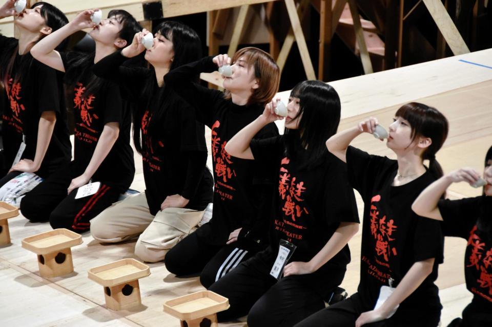 公開げいこを行うメンバーたち＝東京近郊