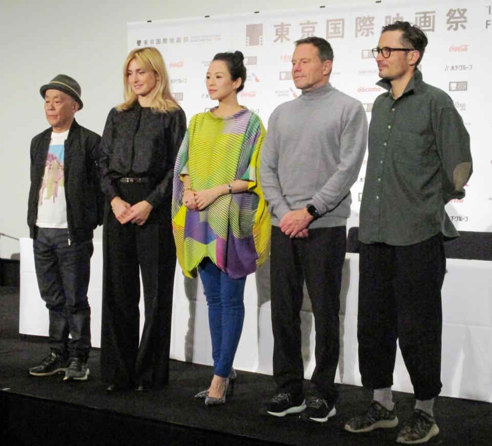 会見に登場した（左から）廣木隆一監督、ジュリー・ガイエ、チャン・ツィイー、ビル・ガーバー氏、マイケル・ノアー監督＝東京・ＴＯＨＯシネマズ六本木ヒルズ