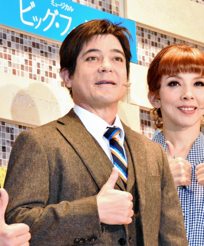 会見を行った川平慈英＝東京・日比谷シアタークリエ