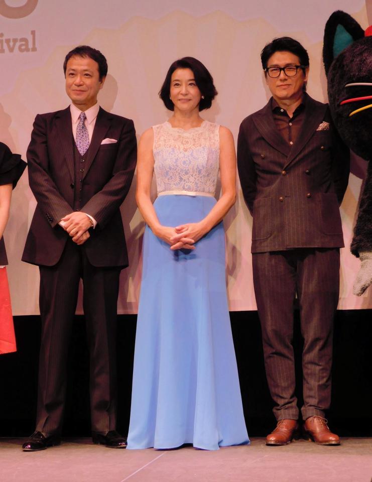 オープニングセレモニーに登場した（左から）中山秀征、高嶋ちさ子、高橋克典＝東京・二子玉川のｉＴＳＣＯＭ　ＳＴＵＤＩＯ＆ＨＡＬＬ 