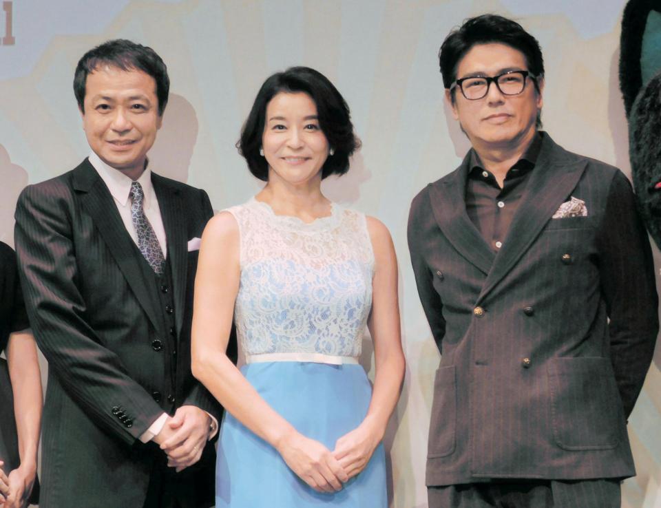 　オープニングセレモニーに登場した（左から）中山秀征、高嶋ちさ子、高橋克典＝東京・二子玉川のｉＴＳＣＯＭ　ＳＴＵＤＩＯ＆ＨＡＬＬ 