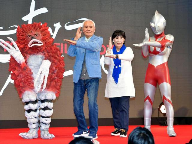 黒部進 ウルトラマンに久々の変身 桜井浩子とシュワッチ 芸能 デイリースポーツ Online