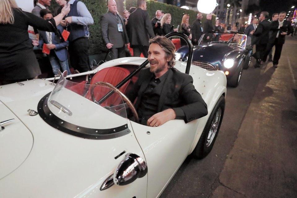 名車に乗ってレッドカーペットに登場したクリスチャン・ベイル＝米・ロサンゼルス