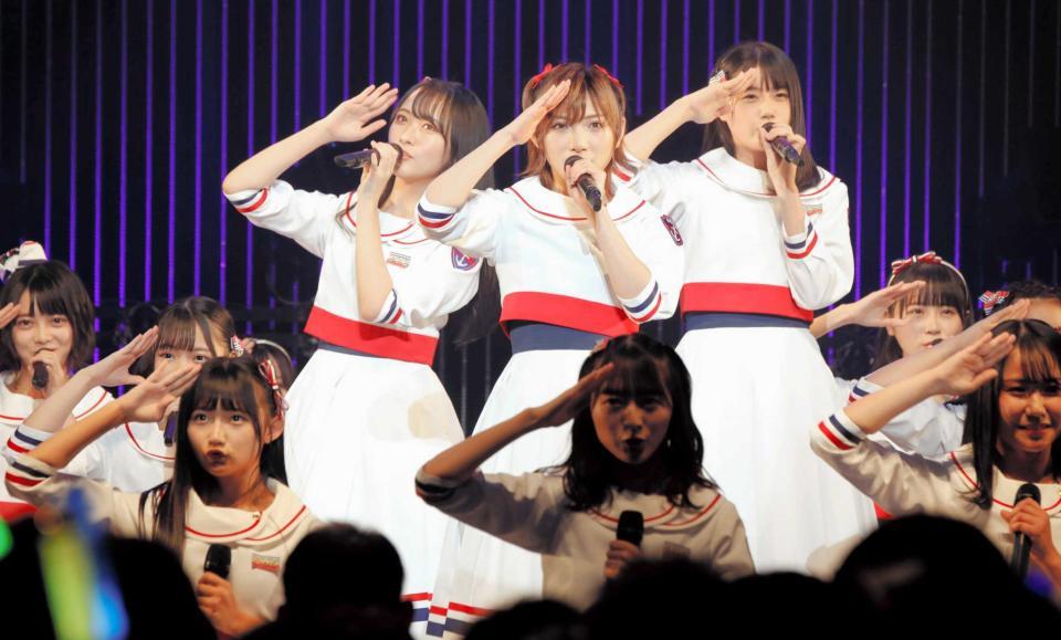　初の全国ツアー初日を迎えた岡田奈々（中央）らＳＴＵ４８＝東京・マイナビＢＬＩＴＺ赤坂　（Ｃ）ＳＴＵ