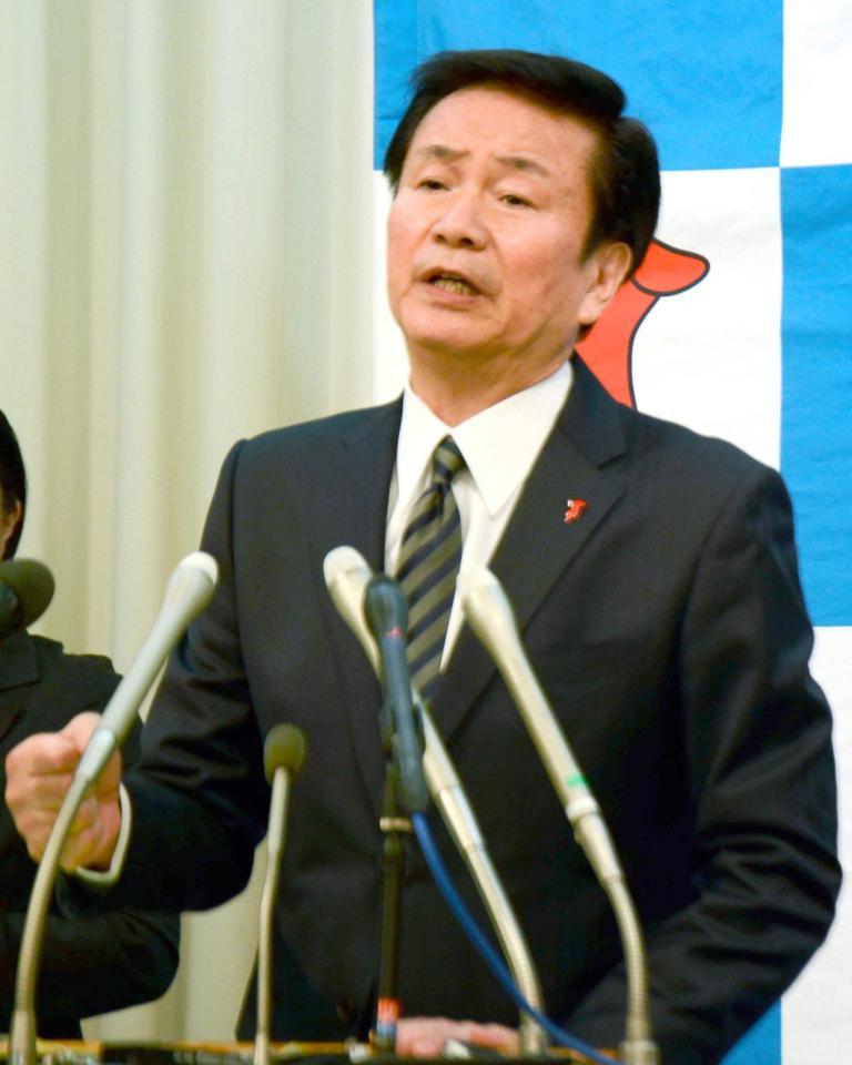 　記者会見する森田知事