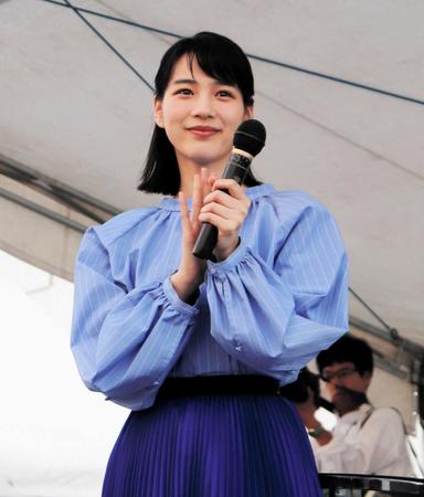 　姫路市で開かれた神戸新聞まつりでトークショーを行ったのん