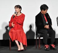 広瀬すず（左）にルパンに心を奪われたと言われて照れる栗田貫一＝東京・ＴＯＨＯシネマズ六本木ヒルズ（撮影・西岡正）