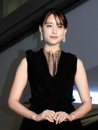 点灯式に出席した山本美月＝都内