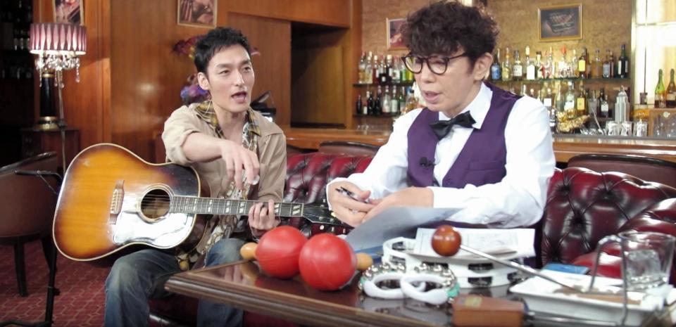 １年９カ月ぶりにコンビを組む草なぎ剛（左）とユースケ・サンタマリア