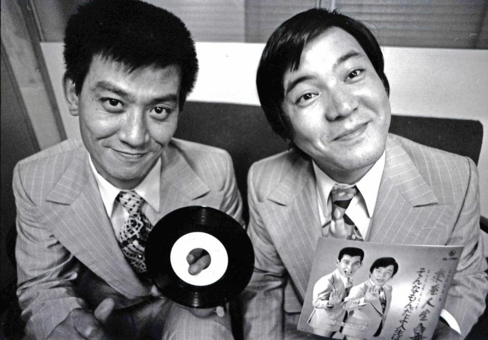 　初代Ｗヤングの中田治雄さん（左）と平川さん＝１９７３年