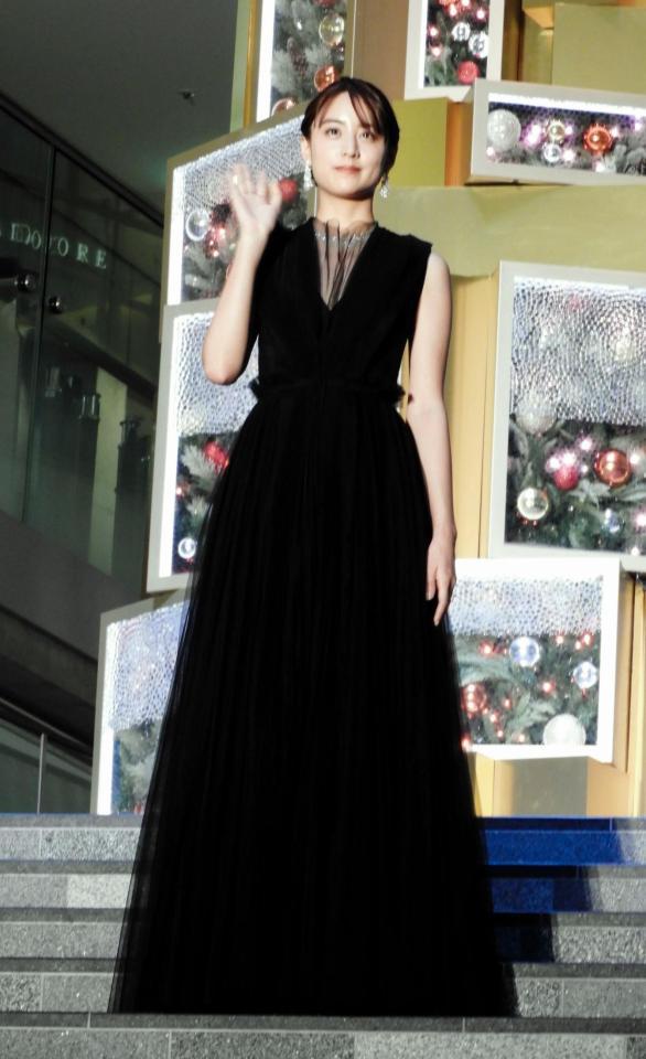 点灯式に出席した山本美月＝都内