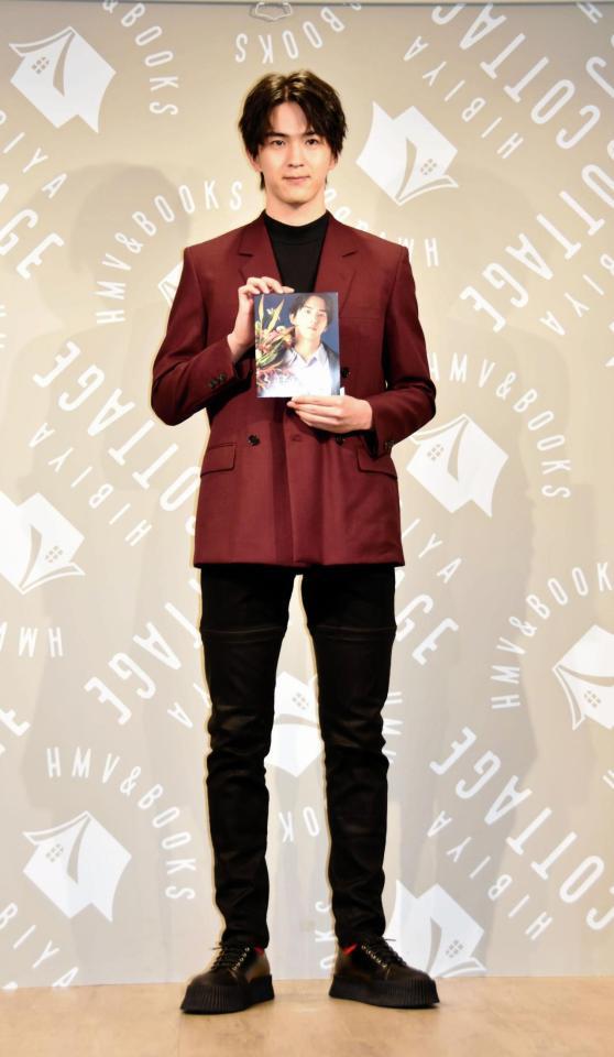 イベントを行った甲斐翔真＝東京・ＨＭＶ＆ＢＯＯＫＳ　ＨＩＢＩＹＡ　ＣＯＴＴＡＧＥ　イベントスペース