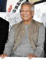 セレモニーに出席したムハマド・ユヌス氏＝東京・新宿の吉本興業東京本部