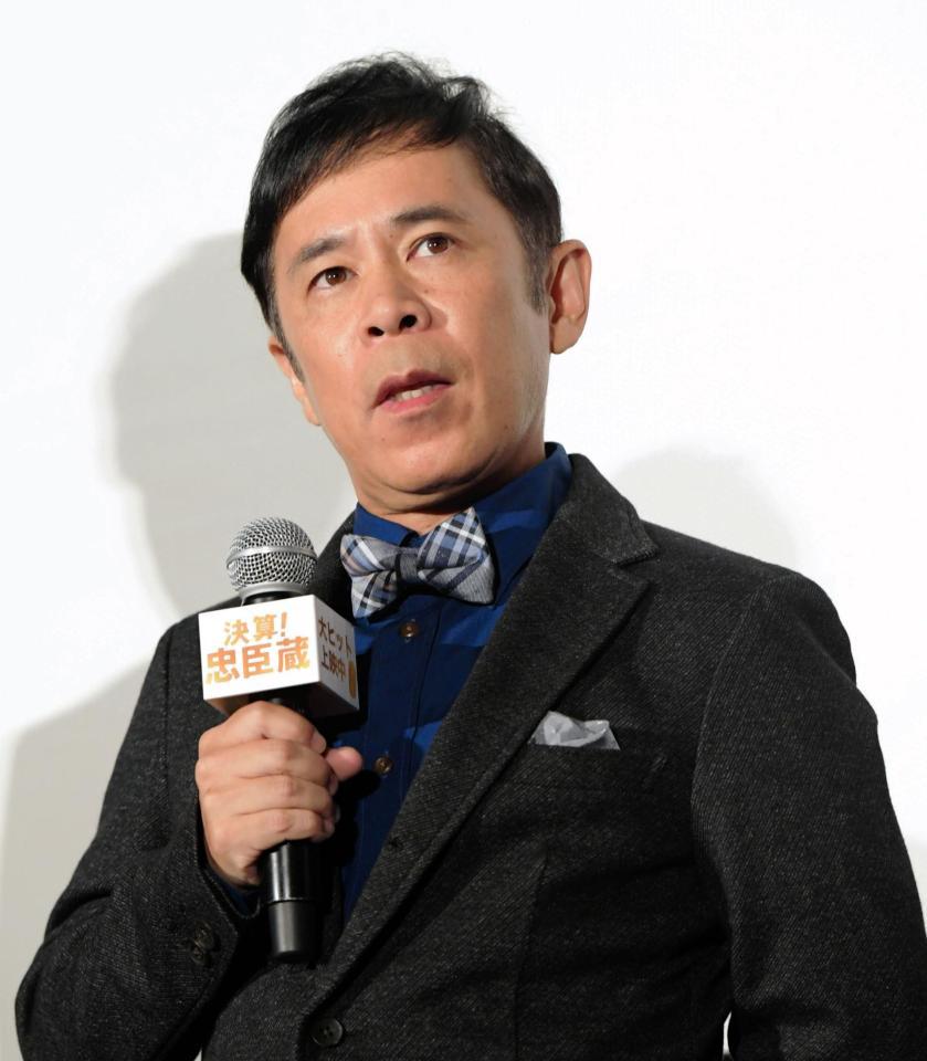 舞台あいさつに登場した岡村隆史＝丸の内ピカデリー１（撮影・三好信也）