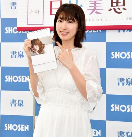 イベントに登場した日比美思＝東京・書泉ブックタワー