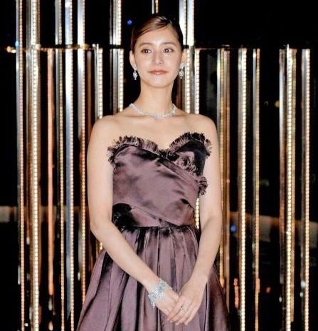 新木優子 １億５千万円の装い ディオールのドレス、ショパールのダイヤ