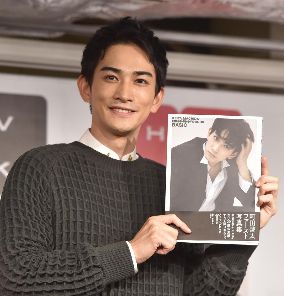 写真集を発売し笑顔の町田啓太＝東京・ＨＭＶ＆ＢＯＯＫＳ　ＳＨＩＢＵＹＡ（撮影・金田祐二）