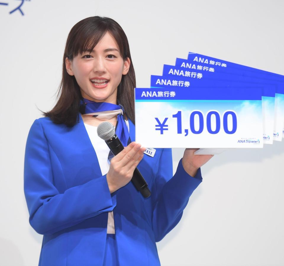 　笑顔で商品をＰＲする綾瀬はるか＝ＡＮＡインターコンチネンタルホテル東京（撮影・金田祐二）